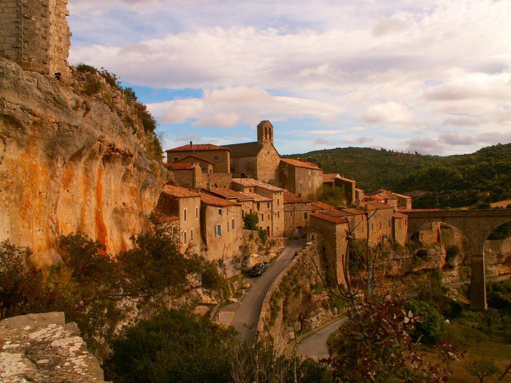 Le Gite Des Remparts Villa Ginestas Bagian luar foto